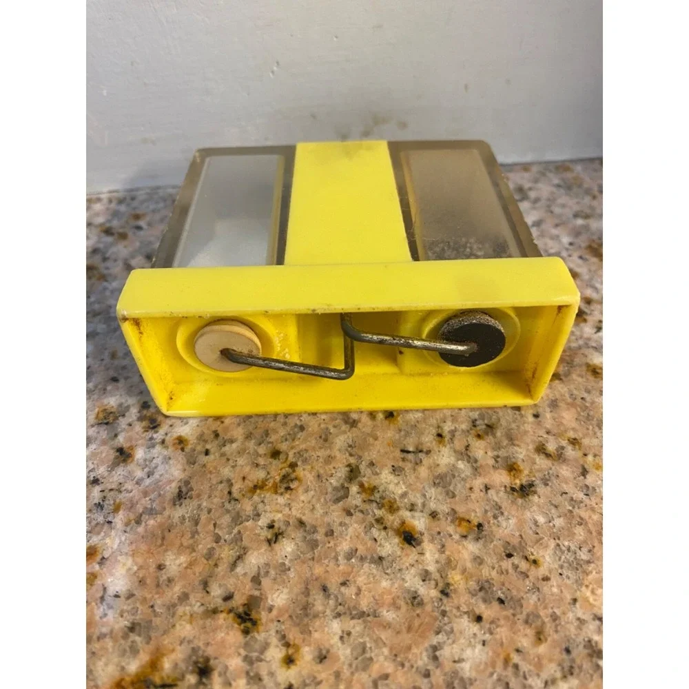 Vintage Push Button Salt‎ & Pepper Dispenser Yellow Retro kitchen